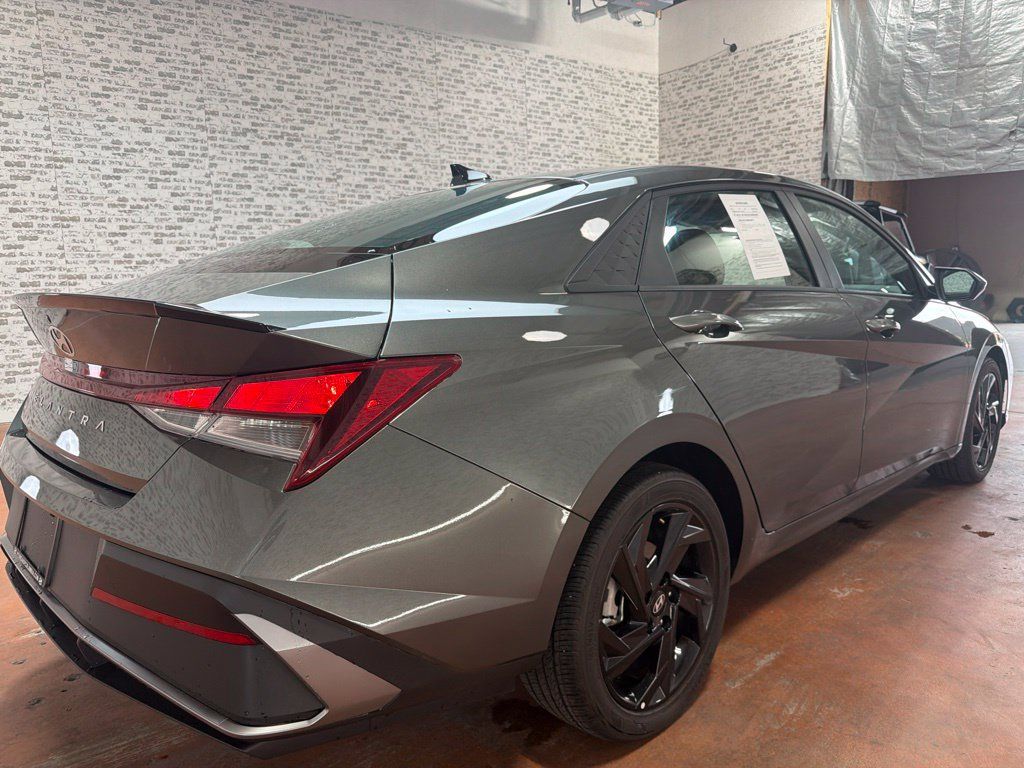 Used 2026 Hyundai Elantra Sport FWD image 7