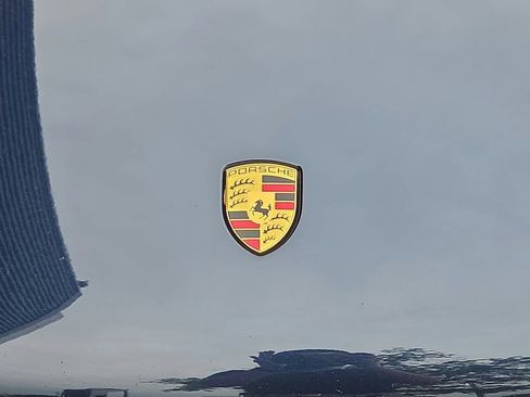 Certified 2021 Porsche Macan AWD/4WD image 26