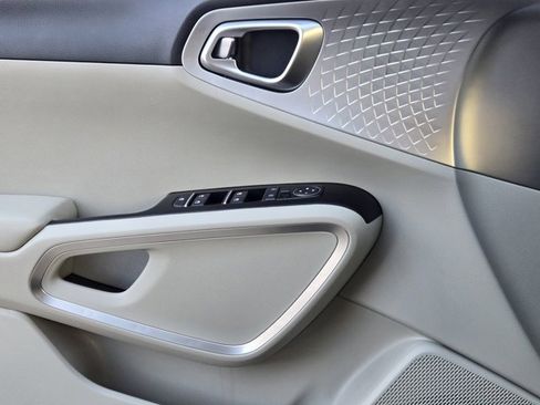 Certified 2025 Kia Soul LX image 23