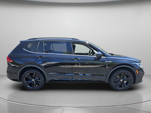Used 2023 Volkswagen Tiguan SE R-Line FWD image 6