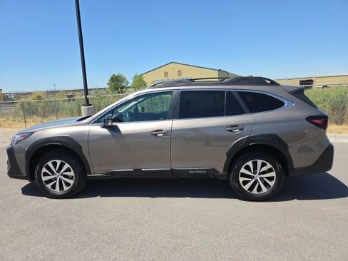 Used 2024 Subaru Outback Premium AWD/4WD image 7