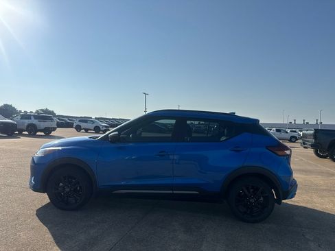 Used 2023 Nissan Kicks SR w/ SR Premium Package FWD image 12