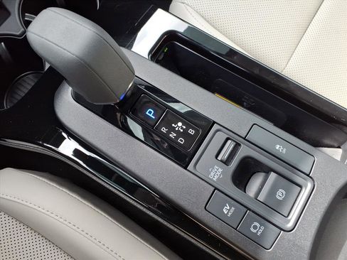 Used 2024 Toyota Prius Limited w/ Limited Premium Package image 27