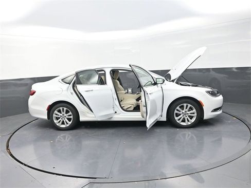 Used 2016 Chrysler 200 Limited image 42