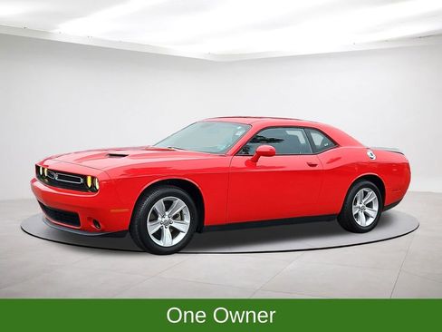 Used 2023 Dodge Challenger SXT image 3