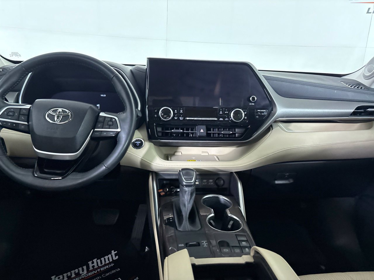 Used 2023 Toyota Highlander Limited FWD image 27