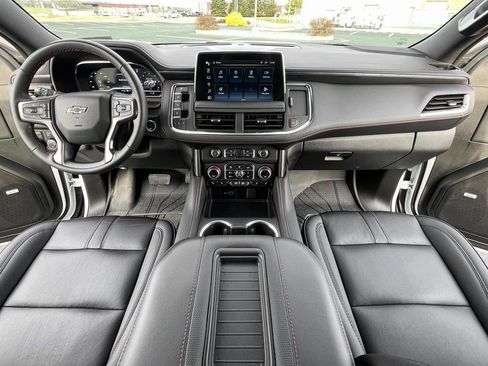 Used 2024 Chevrolet Suburban RST image 3