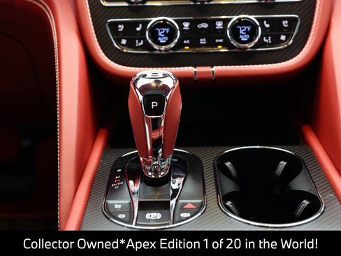 Used 2025 Bentley Bentayga AWD/4WD image 38