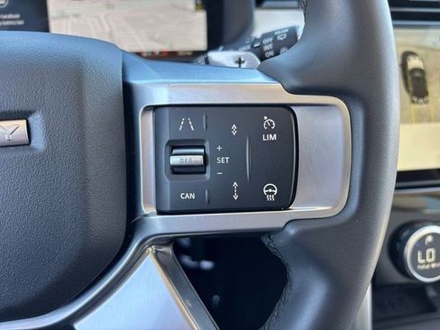 Used 2025 Land Rover Discovery S image 28