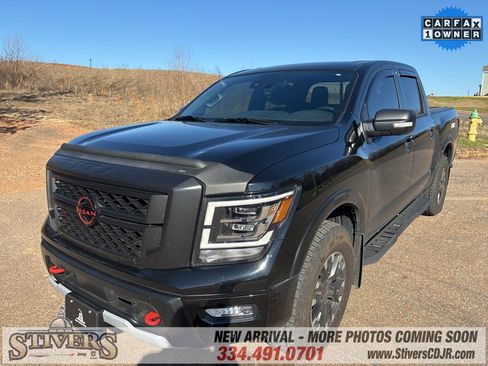 Used 2024 Nissan Titan PRO-4X w/ Pro-4x Convenience Package image 3