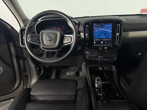 Used 2023 Volvo XC40 B5 Plus w/ Climate Package AWD/4WD image 16