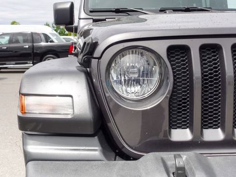 Used 2022 Jeep Wrangler Unlimited Sport AWD/4WD image 3