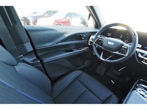 New 2026 Cadillac Lyriq Luxury image 8