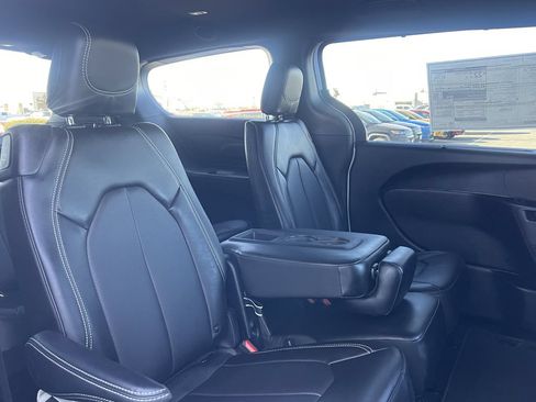 New 2026 Chrysler Pacifica Select FWD image 27