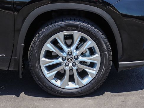 Used 2023 Toyota Highlander Limited AWD/4WD image 11