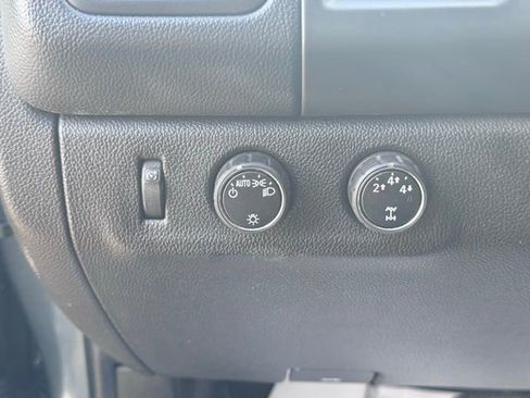 Used 2015 Chevrolet Colorado LT image 16