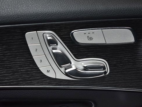 Used 2021 Mercedes-Benz GLC 300 4MATIC image 5