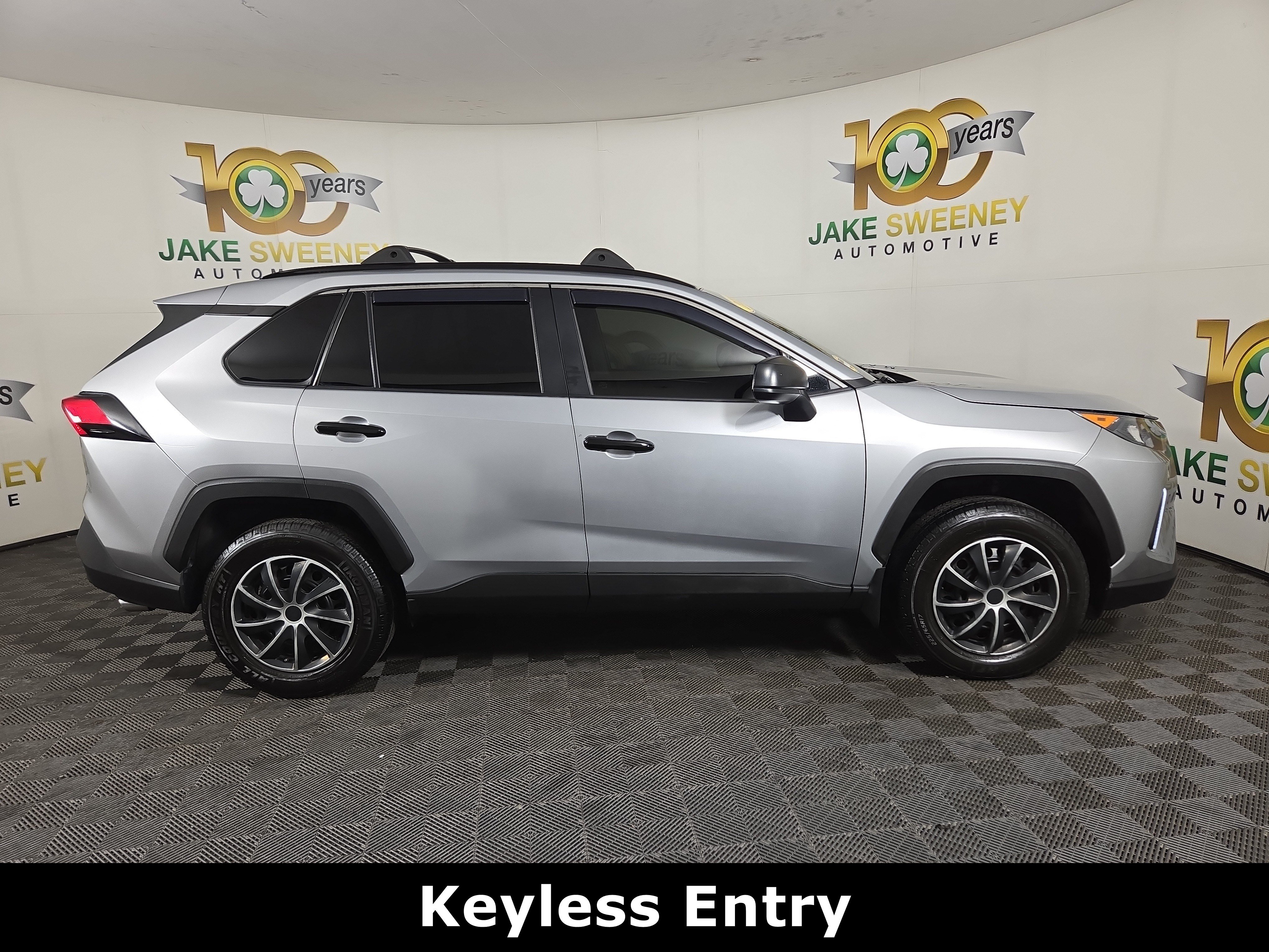 Used 2021 Toyota RAV4 LE FWD image 10