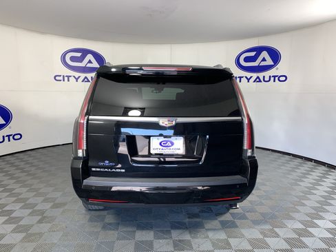 Used 2018 Cadillac Escalade Platinum RWD image 4