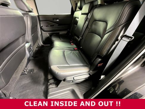 Used 2025 Nissan Pathfinder SL AWD/4WD image 21