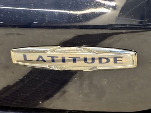 Used 2018 Jeep Compass Latitude w/ Popular Equipment Group image 11