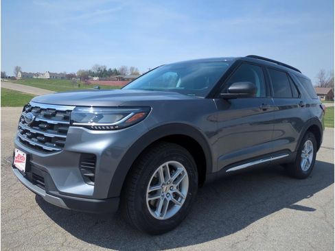 New 2025 Ford Explorer Active image 3