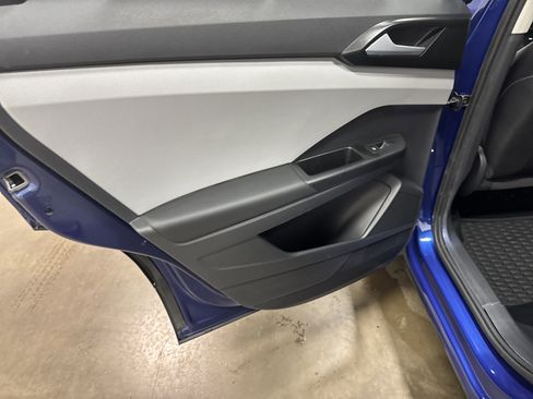 Certified 2022 Volkswagen Taos SE image 30