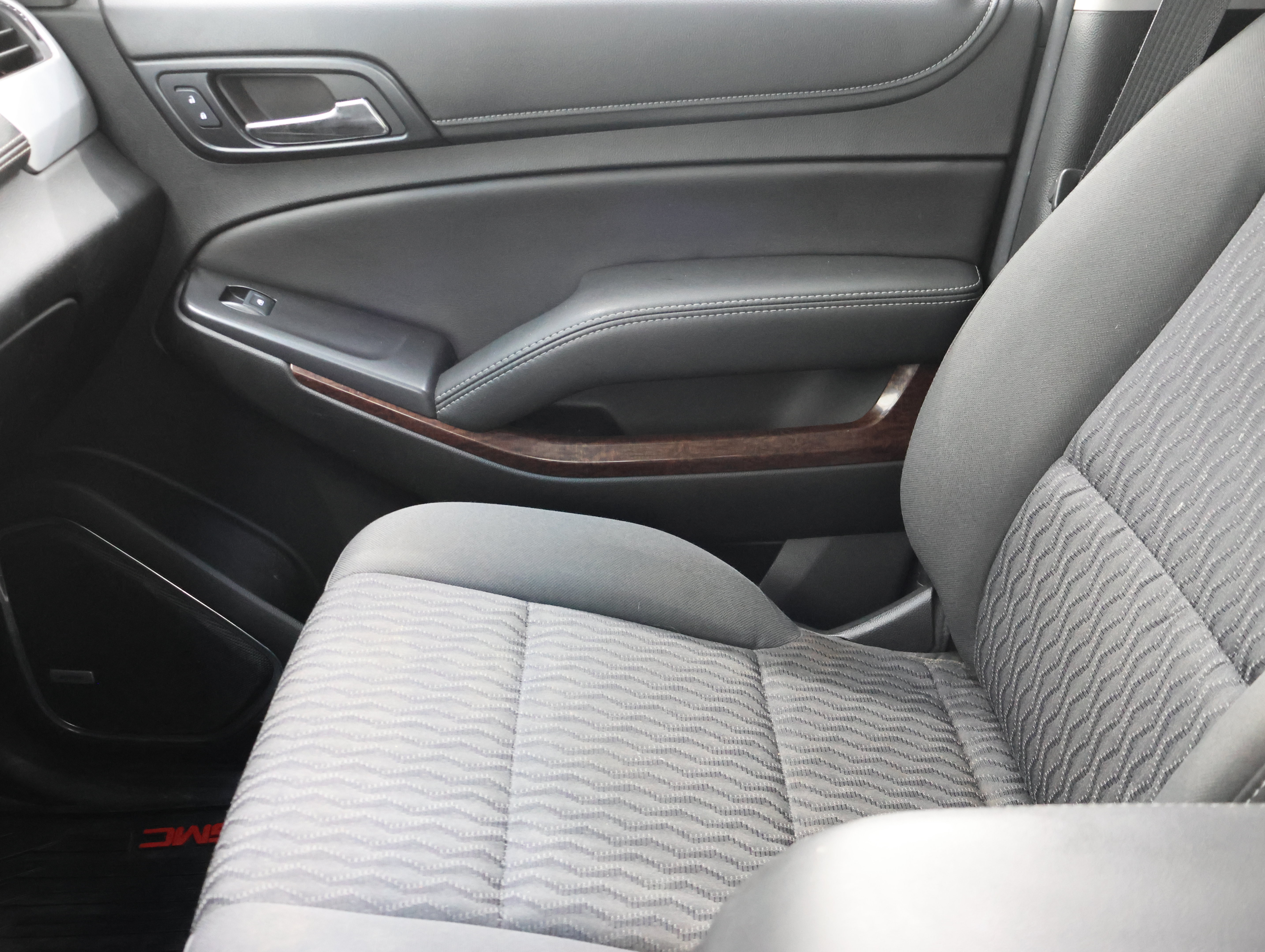Used 2018 GMC Yukon SLE w/ SLE Value Package AWD/4WD image 14