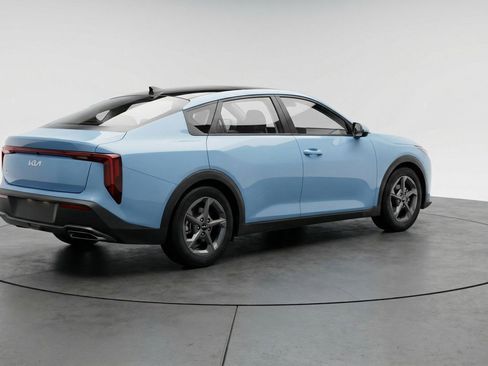 Used 2025 Kia K4 LXS FWD image 9