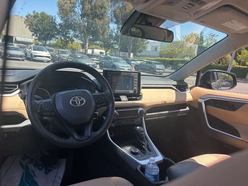 Used 2022 Toyota RAV4 LE AWD/4WD image 7