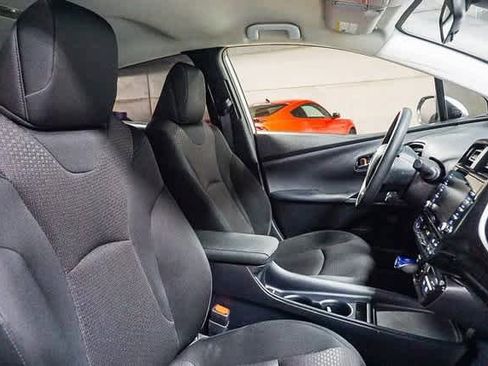 Certified 2021 Toyota Prius LE w/ Carpet Mat Package (TMS) image 18