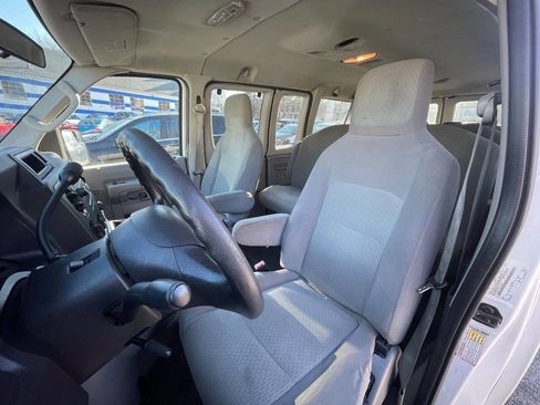 Used 2010 Ford E-350 and Econoline 350 XLT image 11