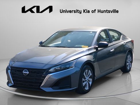 Used 2024 Nissan Altima 2.5 S FWD image 3
