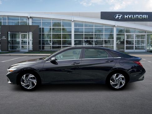 New 2026 Hyundai Elantra Limited FWD image 3