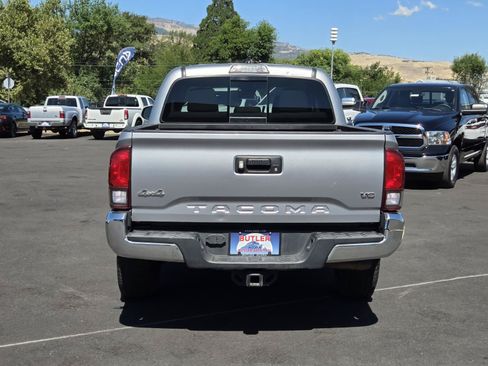 Used 2019 Toyota Tacoma SR5 AWD/4WD image 6