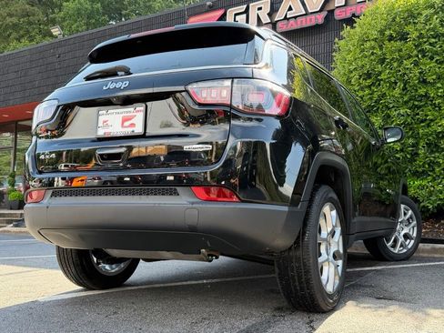 Used 2022 Jeep Compass Latitude AWD/4WD image 13