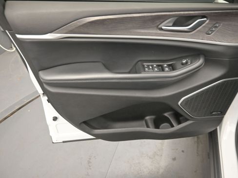 Used 2021 Jeep Grand Cherokee L Limited image 16