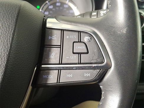 Used 2020 Toyota Highlander LE image 22