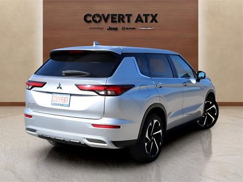 Used 2024 Mitsubishi Outlander SE image 5