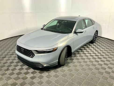 Used 2025 Honda Accord Touring image 12