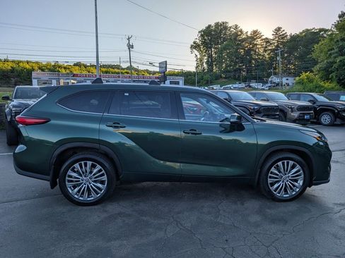 Used 2023 Toyota Highlander Platinum AWD/4WD image 9