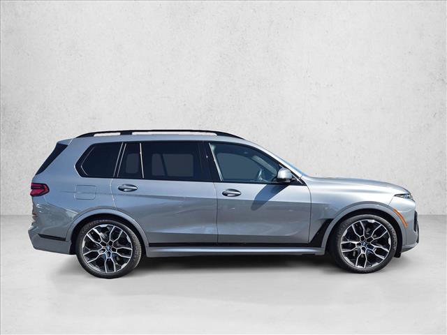 Used 2025 BMW X7 xDrive40i w/ M Sport Package AWD/4WD image 4