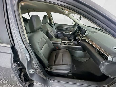 Used 2025 Nissan Altima 2.5 SV FWD image 29