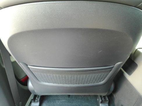 Used 2025 Kia Carnival FWD image 29