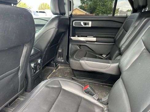 Used 2022 Ford Explorer XLT w/ Equipment Group 202A RWD image 12