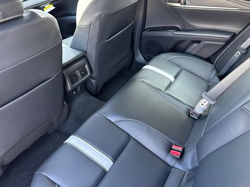 New 2026 Toyota Camry Hybrid FWD image 14