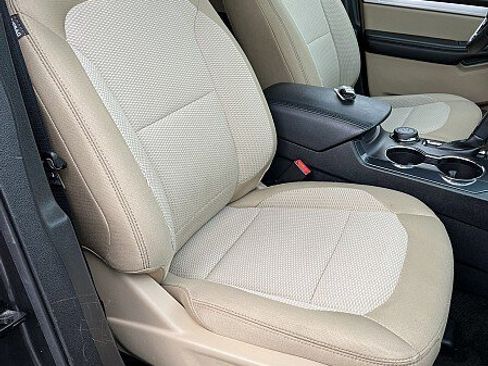Used 2016 Ford Explorer XLT w/ Equipment Group 201A AWD/4WD image 13