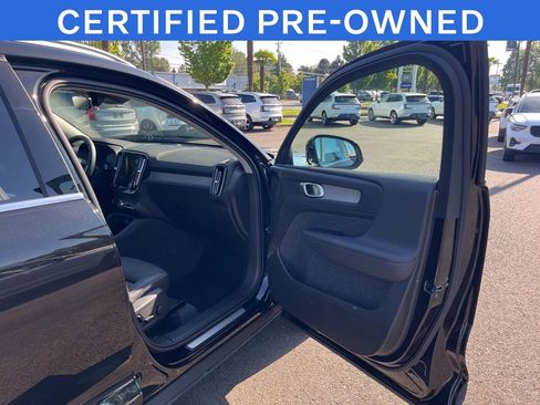 Certified 2025 Volvo XC40 B5 Plus AWD/4WD image 19