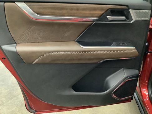 New 2026 GMC Acadia Denali Ultimate w/ LPO, All-Weather Package image 27