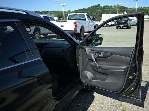 Used 2017 Nissan Rogue SV AWD/4WD image 45